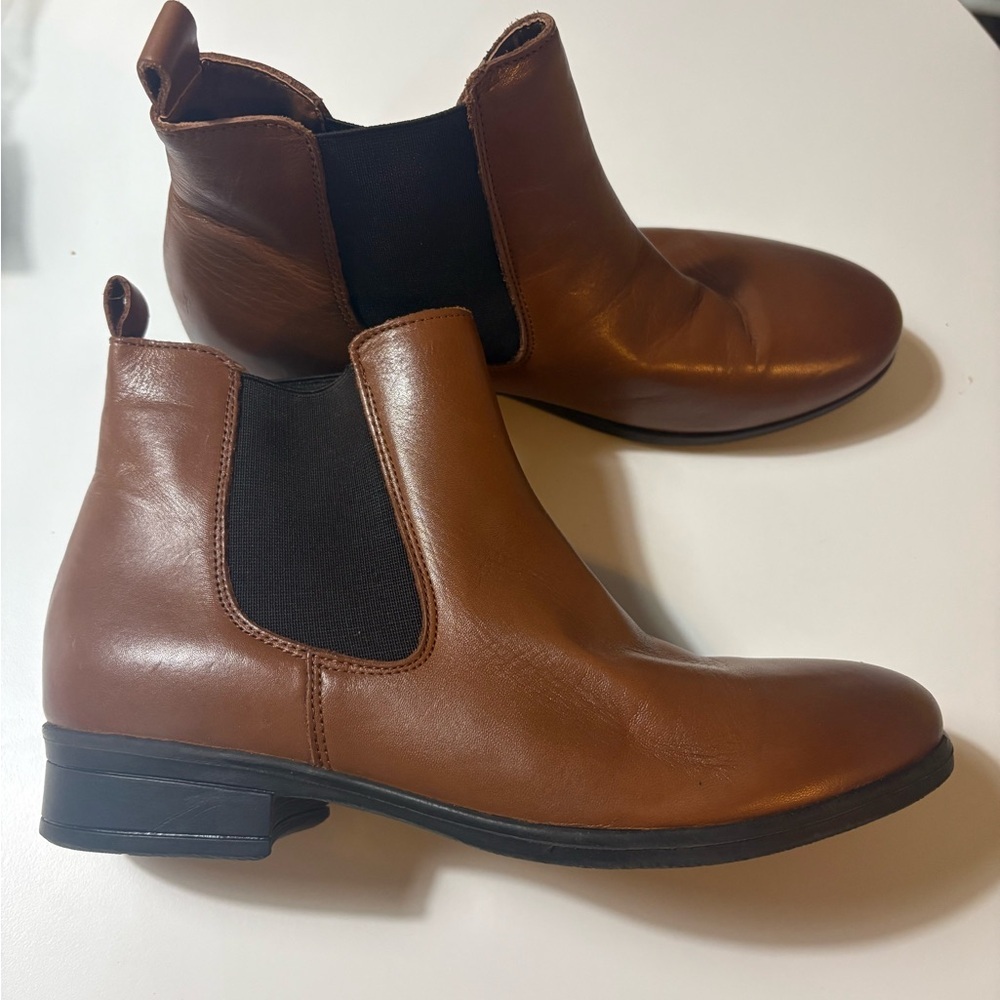 Aldo Brown Chelsea Ankle Boots size 8 in pristine condition new boots NWOT - Picture 2 of 6